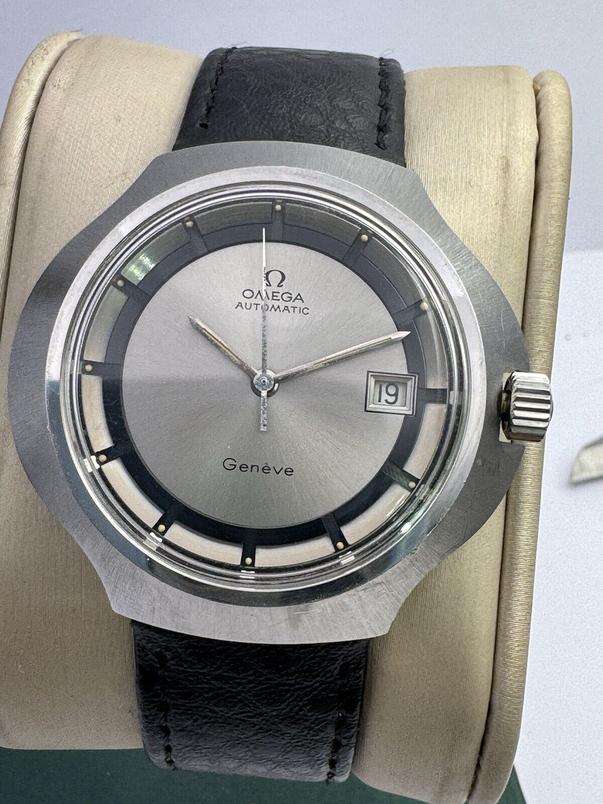 Omega Genève Stingray/Cobra Silver Dial Automatic Watch