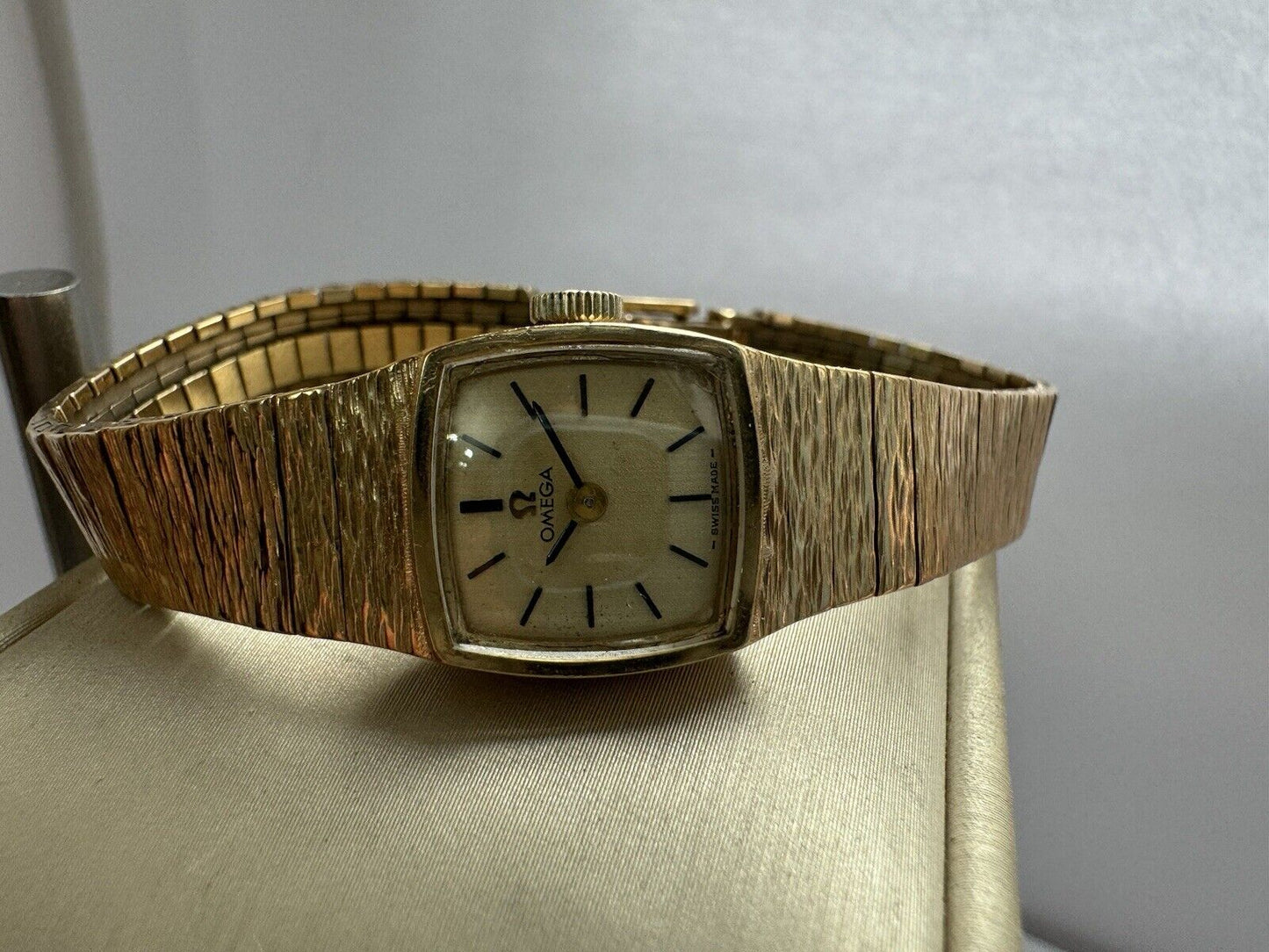 Stunning Omega Ladies 9Ct Gold Bracelet Swiss Made Mechanical Watch