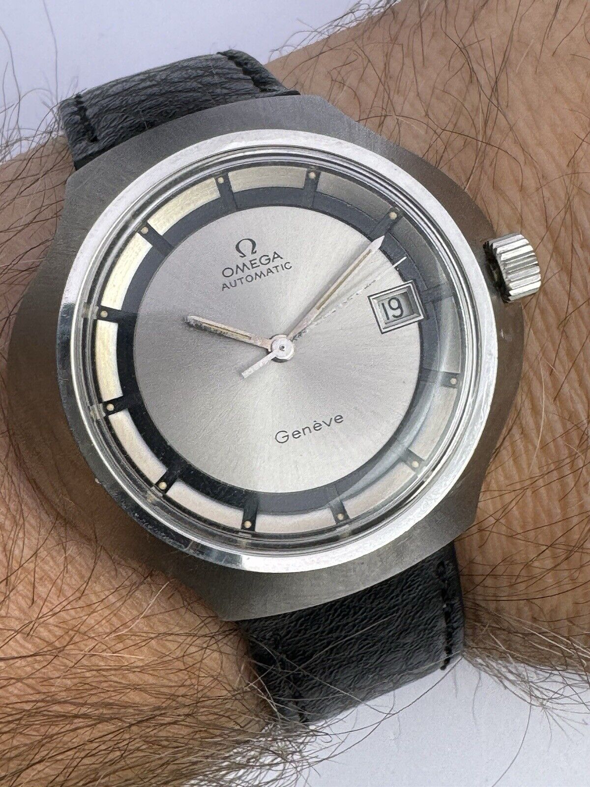 Omega Genève Stingray/Cobra Silver Dial Automatic Watch