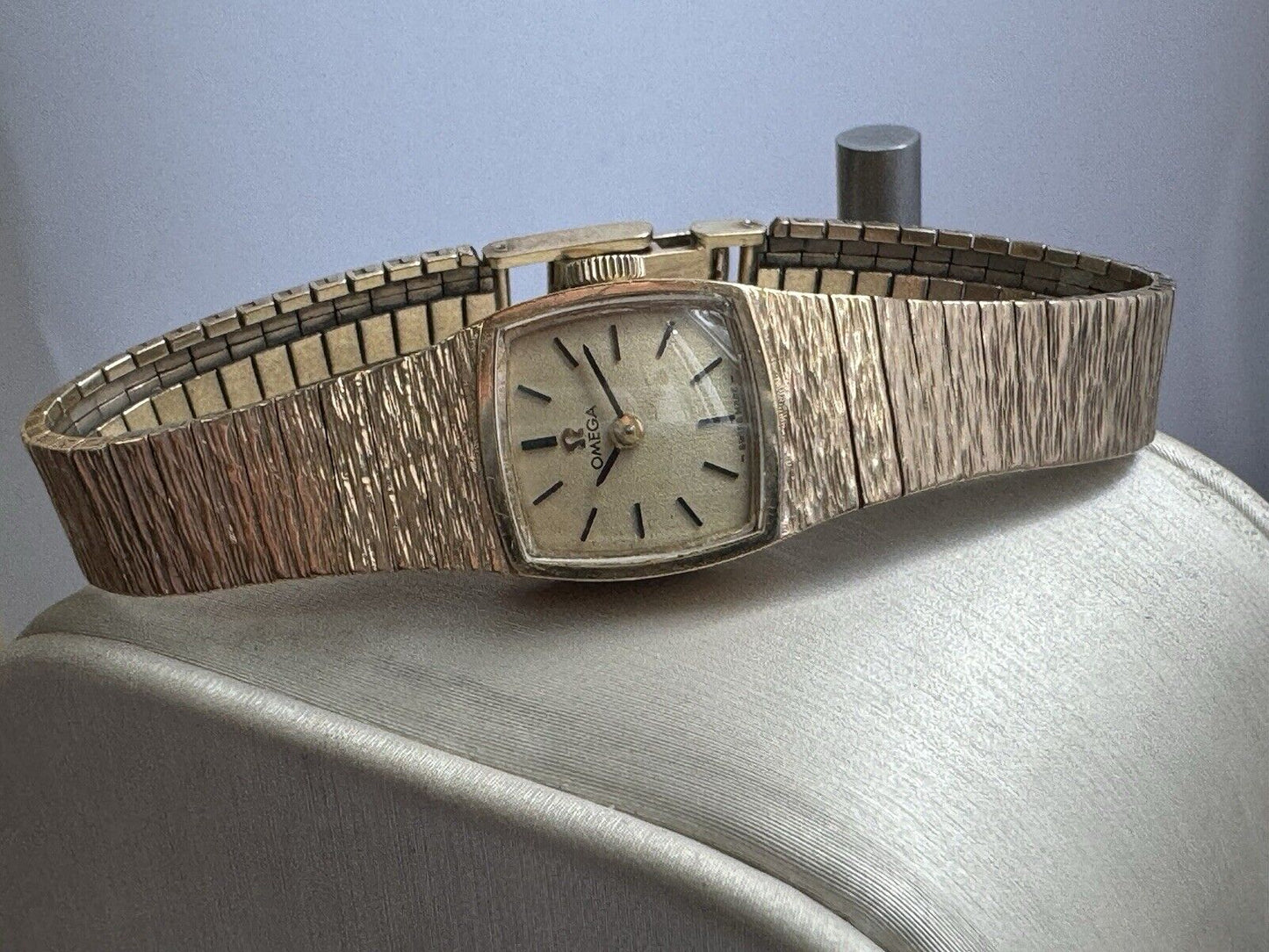 Stunning Omega Ladies 9Ct Gold Bracelet Swiss Made Mechanical Watch