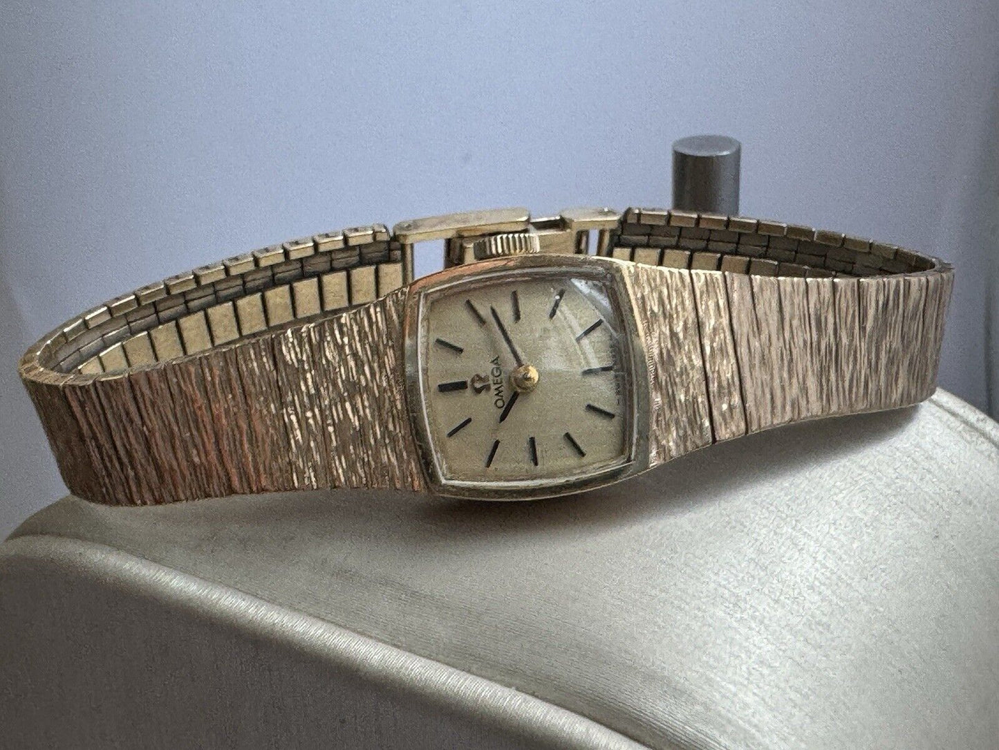 Stunning Omega Ladies 9Ct Gold Bracelet Swiss Made Mechanical Watch