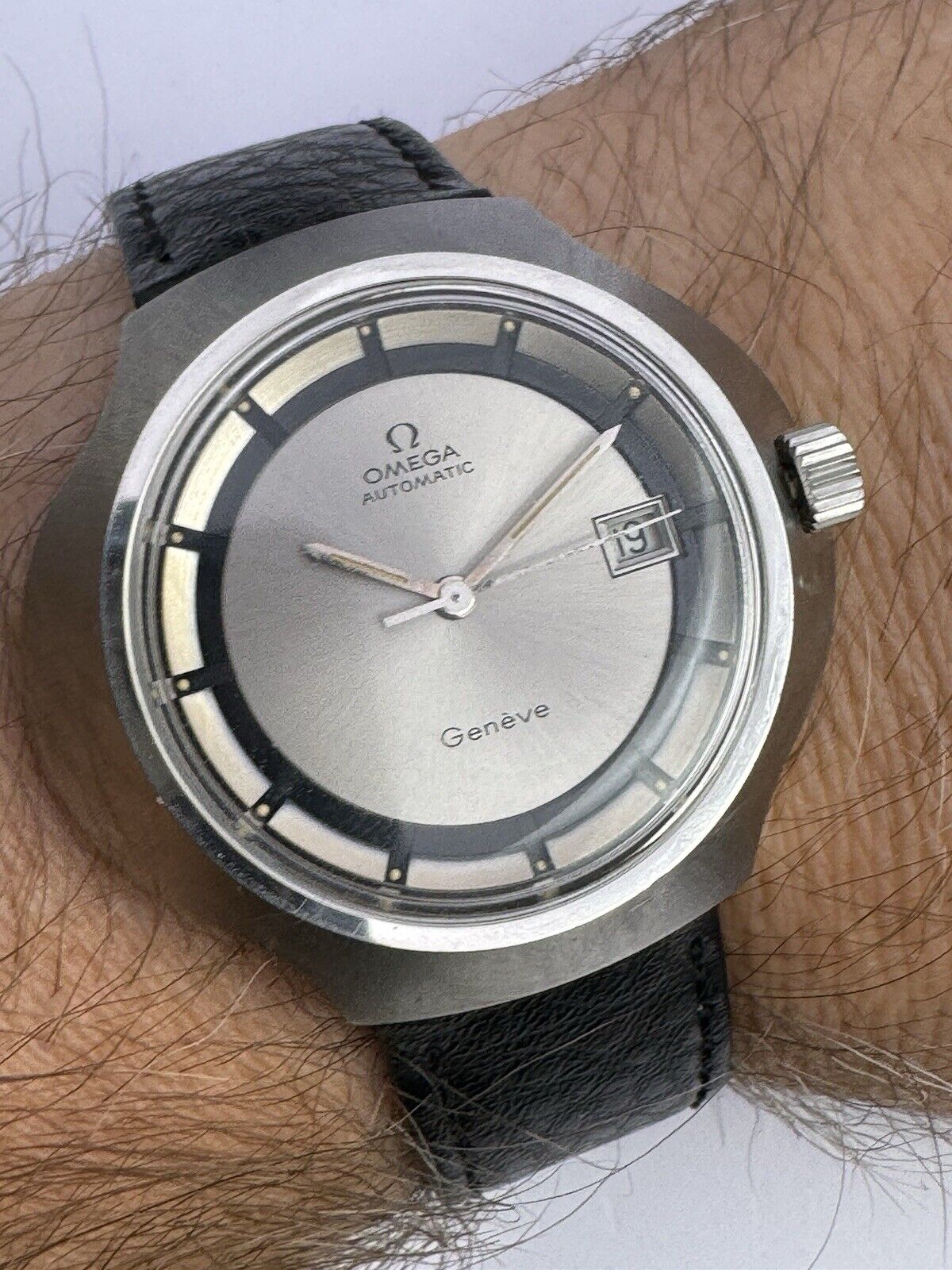 Omega Genève Stingray/Cobra Silver Dial Automatic Watch