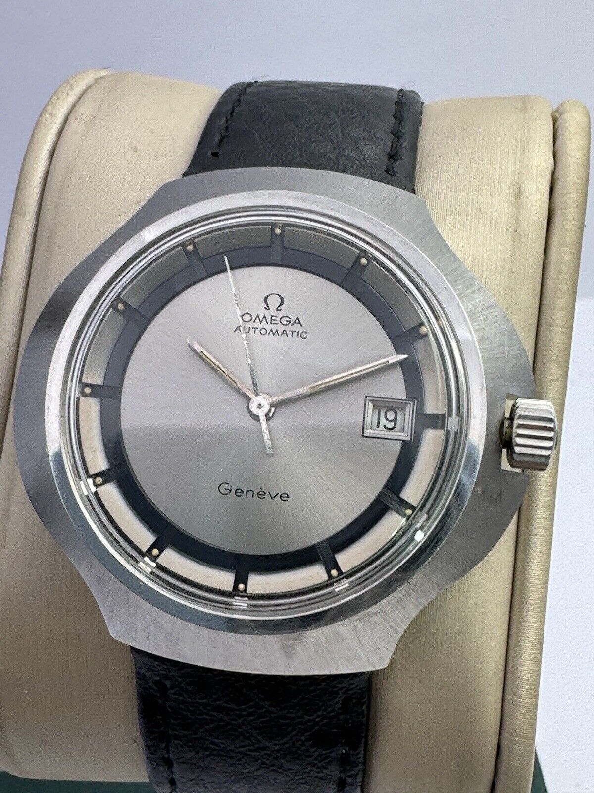 Omega Genève Stingray/Cobra Silver Dial Automatic Watch