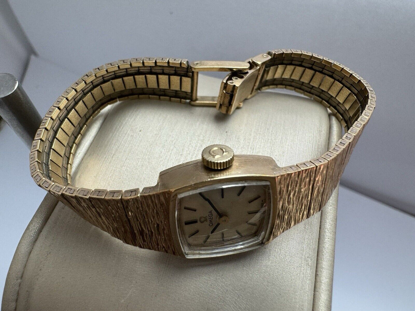 Stunning Omega Ladies 9Ct Gold Bracelet Swiss Made Mechanical Watch