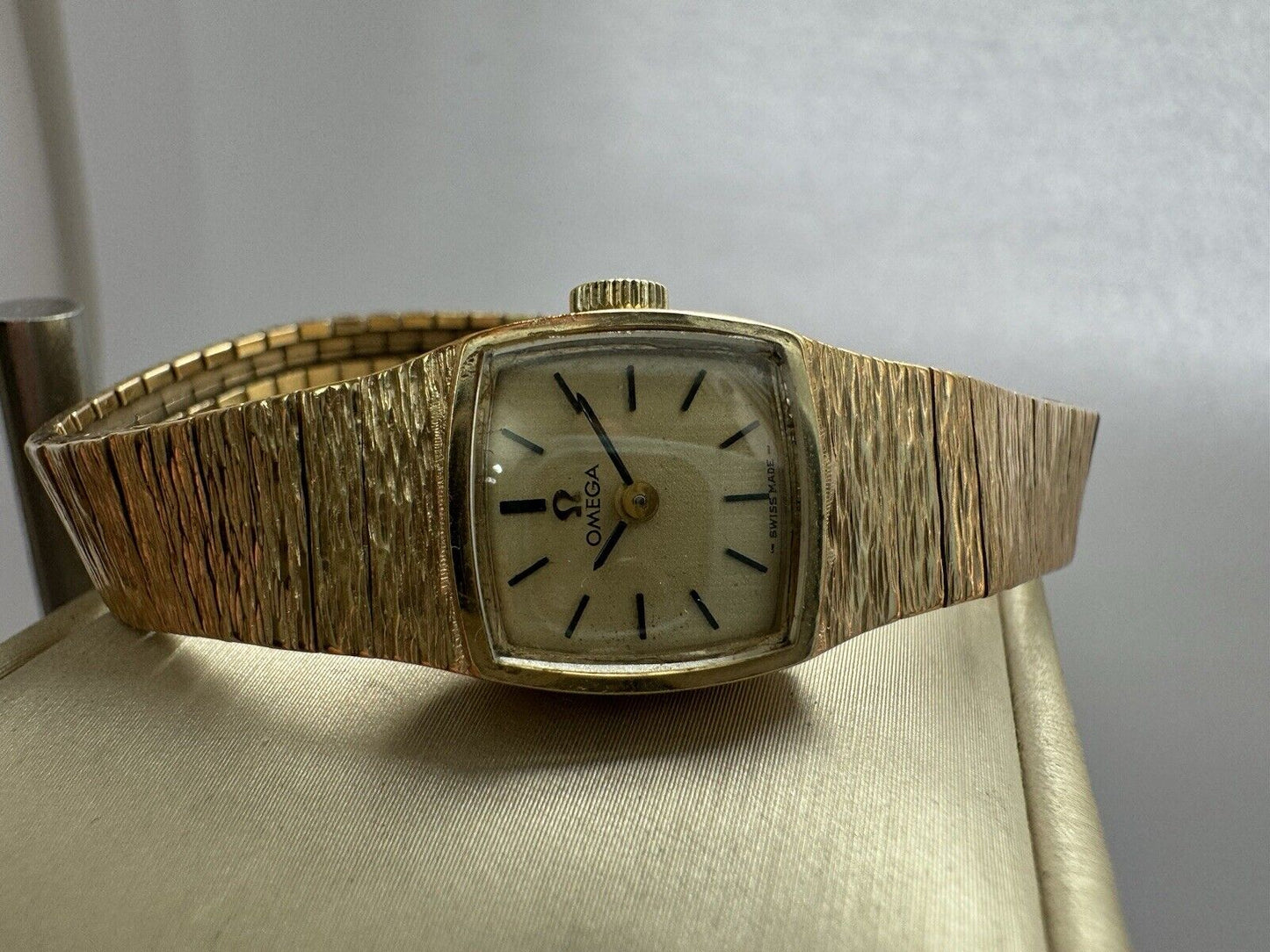 Stunning Omega Ladies 9Ct Gold Bracelet Swiss Made Mechanical Watch