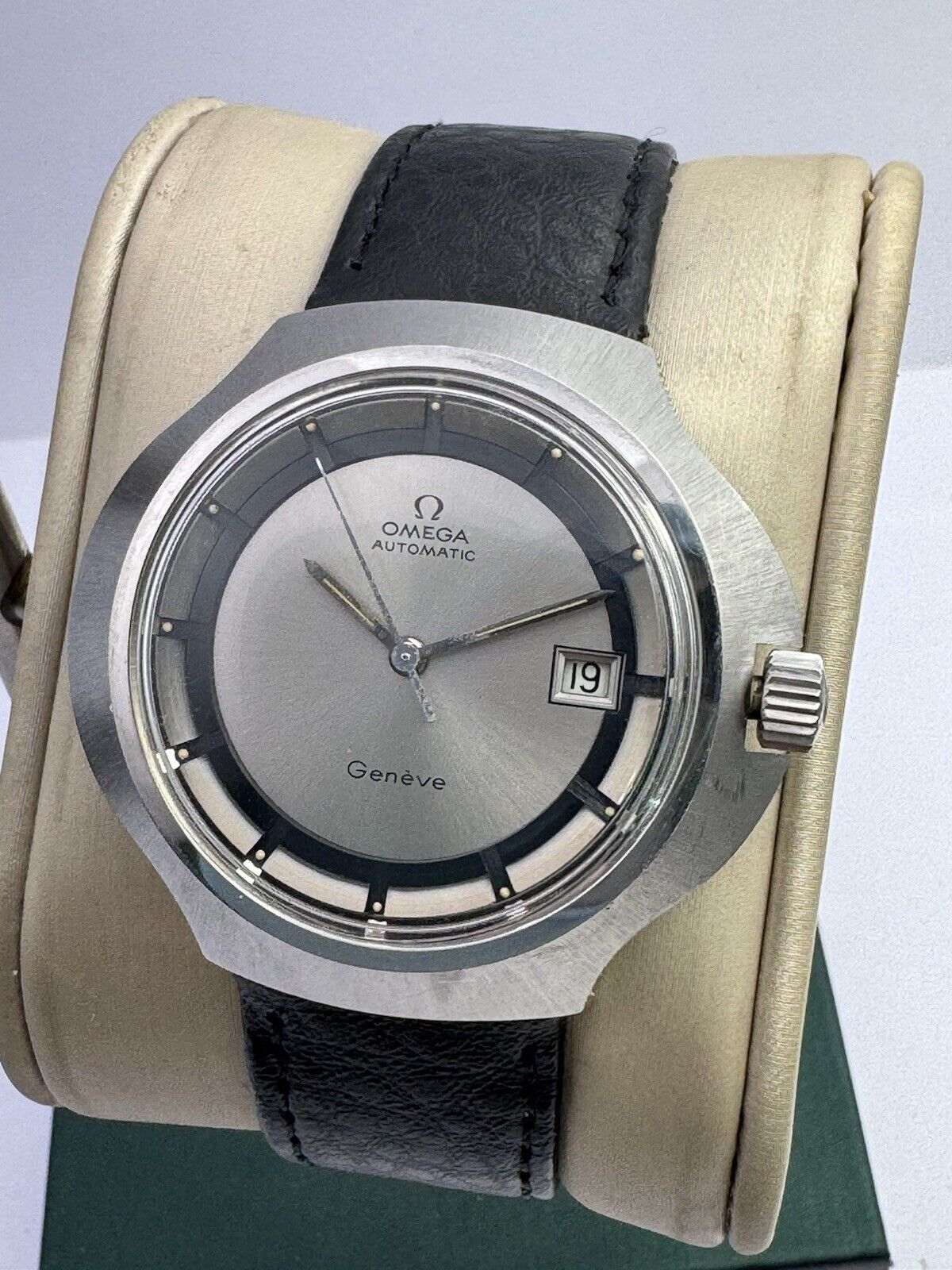 Omega Genève Stingray/Cobra Silver Dial Automatic Watch