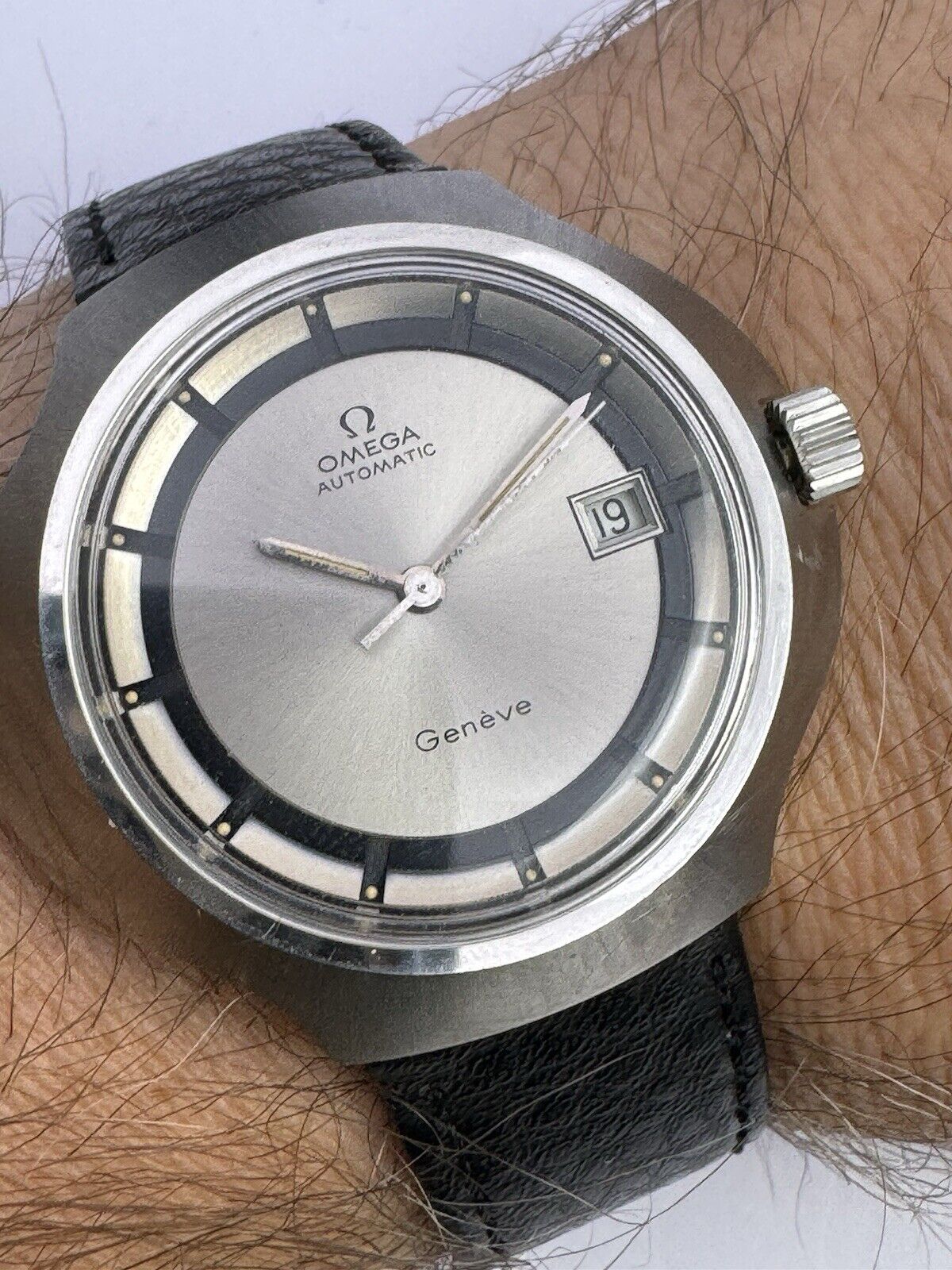 Omega Genève Stingray/Cobra Silver Dial Automatic Watch